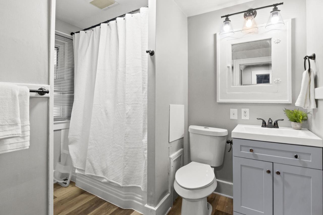 King Bed-Full Kitchen-Self Check-In-Parking-Uofr Villa Rochester Exterior photo